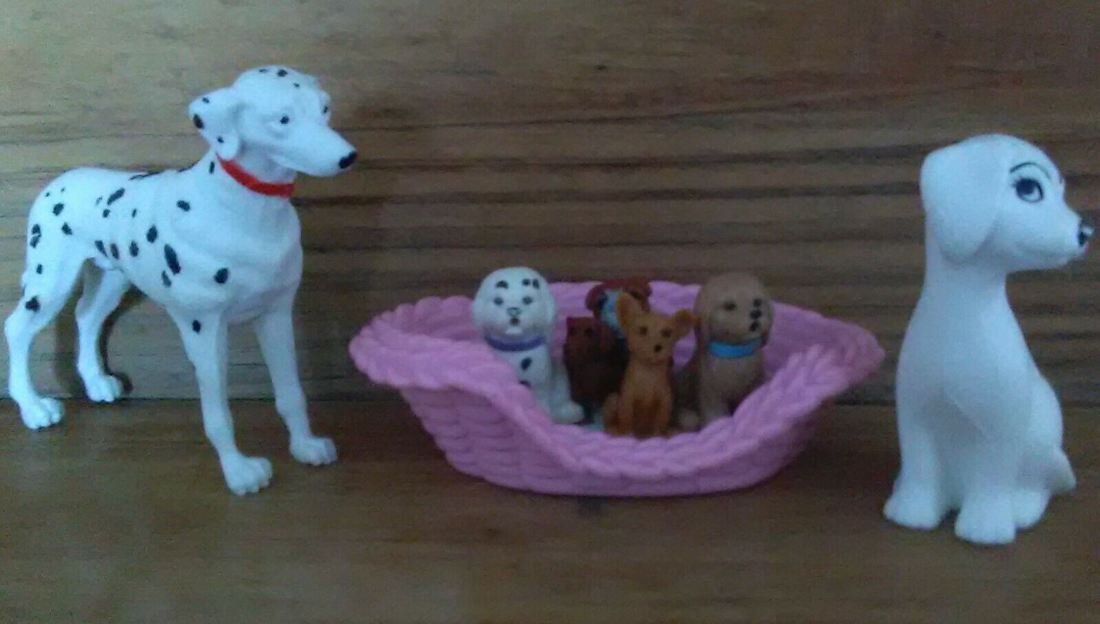 (a3) Lot Of 8 Doll House Size 1:12 Scale Items (dogs / Puppies / Dog Bed)